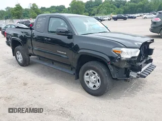 2023 Toyota Tacoma SR z VIN 3TYRX5GNXPT076211, wystawiony jako IAAI lot #42502357 z przebiegiem 22 260 mil mil oraz . Historia ofert i sprzedaży dostępna na DreamBid. Obrazek 1.