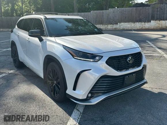 2024 Toyota Highlander LE z VIN 5TDKDRAH7RS534676, wystawiony jako Copart lot #57361405 z przebiegiem 11 321 mil mil oraz Czysty tytuł • Clean title. Historia ofert i sprzedaży dostępna na DreamBid. Obrazek 1.