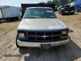 1997 Chevrolet Silverado 3500 z VIN 1GBJK34R1VF054943, wystawiony jako Copart lot #68689614 z przebiegiem 67 852 mil mil oraz Szkody całkowita. Historia ofert i sprzedaży dostępna na DreamBid. Obrazek 5.