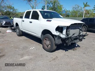 2023 Ram 2500 Tradesman z VIN 3C6UR5CJ6PG517275, wystawiony jako IAAI lot #41770166 z przebiegiem 68 422 mil mil oraz . Historia ofert i sprzedaży dostępna na DreamBid. Obrazek 1.