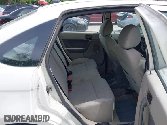 2010 Ford Focus S z VIN 1FAHP3ENXAW277313, wystawiony jako IAAI lot #42353466 z przebiegiem 210 620 mil mil oraz . Historia ofert i sprzedaży dostępna na DreamBid. Obrazek 8.
