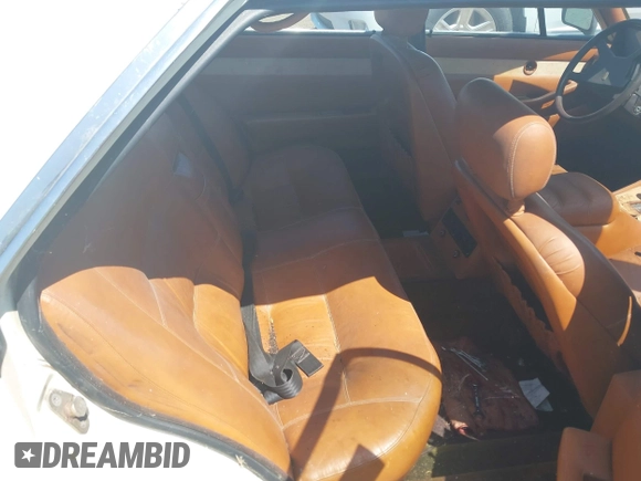 1985 Maserati Quattroporte z VIN ZAMBC1103FA305124, wystawiony jako IAAI lot #42164927 z przebiegiem 117 000 mil mil oraz . Historia ofert i sprzedaży dostępna na DreamBid. Obrazek 8.