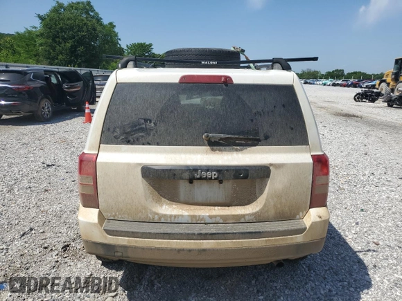2013 Jeep Patriot Sport z VIN 1C4NJPBA5DD214479, wystawiony jako Copart lot #57442125 z przebiegiem 311 252 mil mil oraz Czysty tytuł • Clean title. Historia ofert i sprzedaży dostępna na DreamBid. Obrazek 6.