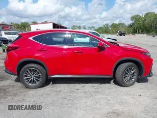 2022 Lexus NX 250 z VIN 2T2ADCAZ9NC002488, wystawiony jako IAAI lot #42189416 z przebiegiem 27 086 mil mil oraz . Historia ofert i sprzedaży dostępna na DreamBid. Obrazek 13.