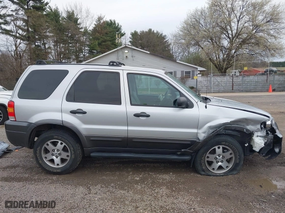 2005 Ford Escape XLT with VIN 1FMYU93125KD27166, listed as a IAAI auction lot 41892715 with 59,067 mi miles. Bid and sale history available at carsss.com. Image 14.