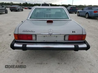 1987 Mercedes-Benz 560 560SL with VIN WDBBA48D6HA074385, listed as a Copart auction lot 84098634 with 141,496 mi miles and Clean Title. Bid and sale history available at carsss.com. Image 6.