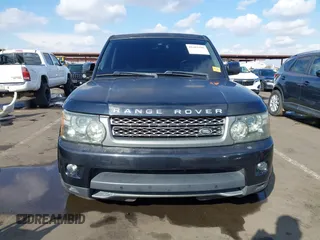 2011 Land Rover Range Rover Sport SC z VIN SALSH2E43BA708919, wystawiony jako IAAI lot #41457190 z przebiegiem Nie podano mil oraz . Historia ofert i sprzedaży dostępna na DreamBid. Obrazek 6.