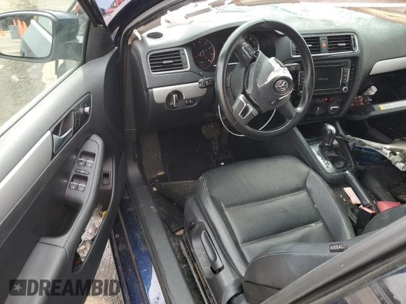 2013 Volkswagen Jetta SE z VIN 3VWDX7AJXDM437629, wystawiony jako Copart lot #73959494 z przebiegiem 161 457 mil mil oraz Nie do naprawy • Non repairable. Historia ofert i sprzedaży dostępna na DreamBid. Obrazek 8.