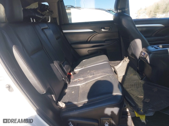 2019 Toyota Highlander SE with VIN 5TDJZRFH1KS922403, listed as a IAAI auction lot 41430051 with 93,767 mi miles. Bid and sale history available at carsss.com. Image 8.