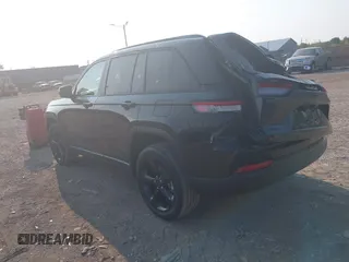 2024 Jeep Grand Cherokee Laredo z VIN 1C4RJHAG0RC235461, wystawiony jako IAAI lot #40354033 z przebiegiem 589 mil mil oraz . Historia ofert i sprzedaży dostępna na DreamBid. Obrazek 3.