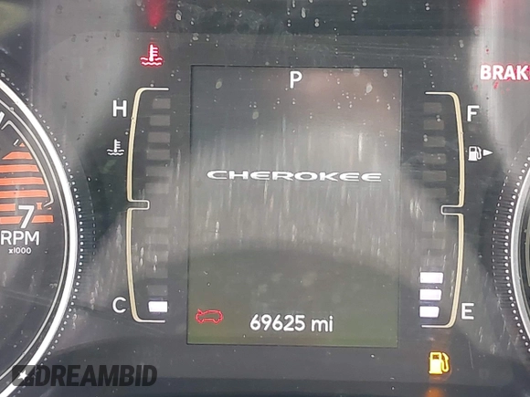 2020 Jeep Cherokee Latitude Plus z VIN 1C4PJLLB5LD625047, wystawiony jako IAAI lot #42246428 z przebiegiem 69 625 mil mil oraz . Historia ofert i sprzedaży dostępna na DreamBid. Obrazek 15.