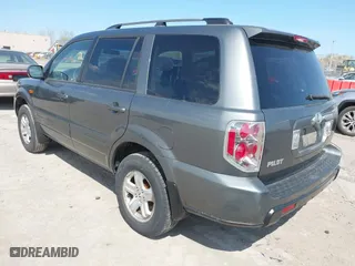 2008 Honda Pilot VP with VIN 5FNYF18288B042958, listed as a IAAI auction lot 42037589 with 246,922 mi miles. Bid and sale history available at carsss.com. Image 3.