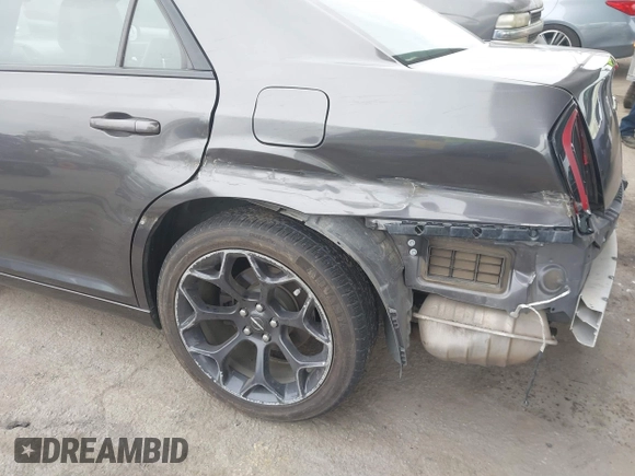 2019 Chrysler 300 S z VIN 2C3CCABGXKH708182, wystawiony jako IAAI lot #41885720 z przebiegiem 88 871 mil mil oraz . Historia ofert i sprzedaży dostępna na DreamBid. Obrazek 13.