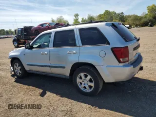 2009 Jeep Grand Cherokee Laredo with VIN 1J8HR48P29C537653, listed as a Copart auction lot 70190404 with 192,796 mi miles and Salvage Title. Bid and sale history available at carsss.com. Image 2.