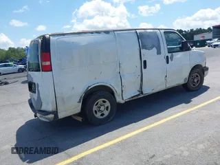 2007 Chevrolet City Express Cargo z VIN 1GCFG15Z171147452, wystawiony jako IAAI lot #42286486 z przebiegiem 137 653 mil mil oraz . Historia ofert i sprzedaży dostępna na DreamBid. Obrazek 4.