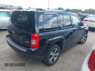 2016 Jeep Patriot Latitude z VIN 1C4NJRFB0GD814670, wystawiony jako IAAI lot #42638264 z przebiegiem 125 190 mil mil oraz . Historia ofert i sprzedaży dostępna na DreamBid. Obrazek 4.