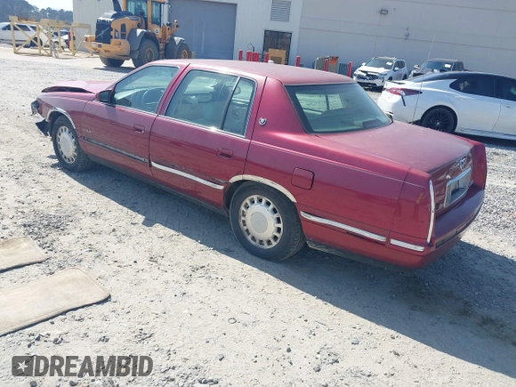 1999 Cadillac DeVille z VIN 1G6KD54Y8XU771788, wystawiony jako IAAI lot #41734590 z przebiegiem 84 302 mil mil oraz . Historia ofert i sprzedaży dostępna na DreamBid. Obrazek 3.