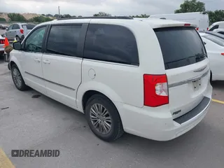 2013 Chrysler Town & Country Touring-L with VIN 2C4RC1CG2DR508799, listed as a IAAI auction lot 42092504 with 140,775 mi miles. Bid and sale history available at carsss.com. Image 3.