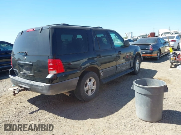 2004 Ford Expedition Special Service with VIN 1FMRU15W84LA19782, listed as a IAAI auction lot 41729791 with 256,992 mi miles. Bid and sale history available at carsss.com. Image 4.