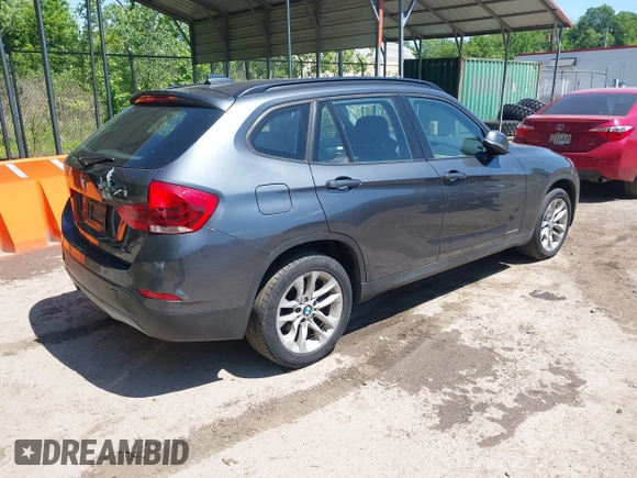 2015 BMW X1 xDrive28i z VIN WBAVL1C55FVY25728, wystawiony jako IAAI lot #42299391 z przebiegiem 160 291 mil mil oraz . Historia ofert i sprzedaży dostępna na DreamBid. Obrazek 4.