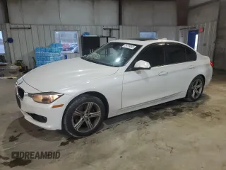 2015 BMW 3 Series 328i xDrive z VIN WBA3B5C55FF961191, wystawiony jako Copart lot #54799805 z przebiegiem 102 979 mil mil oraz Nie do naprawy • Non repairable. Historia ofert i sprzedaży dostępna na DreamBid. Obrazek 1.