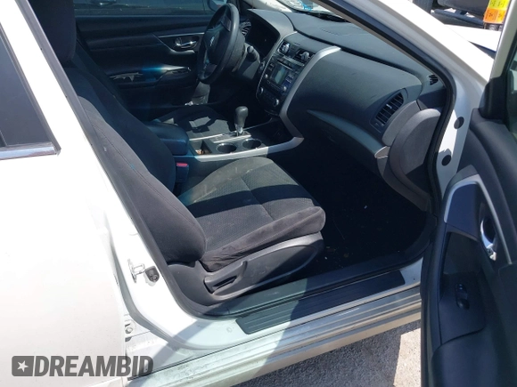 2015 Nissan Altima 2.5 S with VIN 1N4AL3AP4FC587020, listed as a IAAI auction lot 41886218 with 169,368 mi miles. Bid and sale history available at carsss.com. Image 5.
