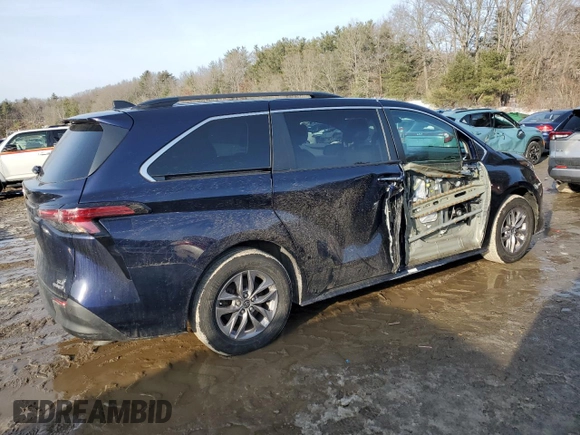 2021 Toyota Sienna XLE with VIN 5TDJSKFC0MS010512, listed as a Copart auction lot 45973985 with 86,234 mi miles and Salvage Title. Bid and sale history available at carsss.com. Image 3.