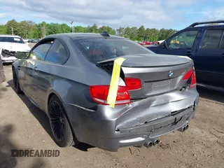 2010 BMW M3 z VIN WBSWD9C55AP362868, wystawiony jako IAAI lot #42265289 z przebiegiem 110 486 mil mil oraz . Historia ofert i sprzedaży dostępna na DreamBid. Obrazek 6.