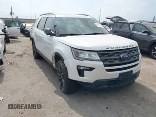 2018 Ford Explorer XLT z VIN 1FM5K7D83JGB07458, wystawiony jako IAAI lot #42251106 z przebiegiem 120 533 mil mil oraz . Historia ofert i sprzedaży dostępna na DreamBid. Obrazek 1.