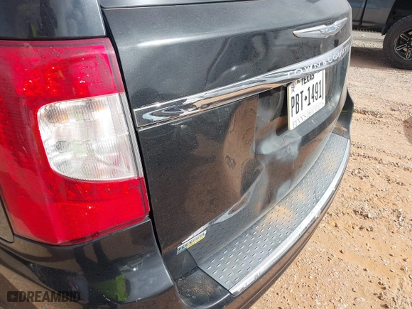 2014 Chrysler Town & Country Touring with VIN 2C4RC1BG6ER400043, listed as a IAAI auction lot 41940492 with 190,447 mi miles. Bid and sale history available at carsss.com. Image 6.