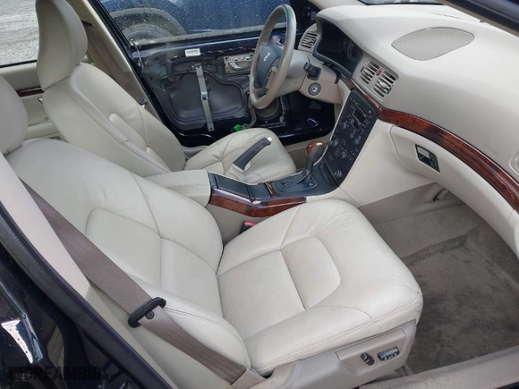 2005 Volvo S80 with VIN YV1TS592551413021, listed as a IAAI auction lot 41700639 with 59,940 mi miles. Bid and sale history available at carsss.com. Image 5.