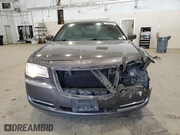 2014 Chrysler 300 z VIN 2C3CCARG2EH128807, wystawiony jako Copart lot #53932515 z przebiegiem 420 915 mil mil oraz Szkoda całkowita • Salvage title. Historia ofert i sprzedaży dostępna na DreamBid. Obrazek 5.