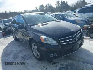 2011 Mercedes-Benz R-Class R 350 with VIN 4JGCB6FE0BA115851, listed as a IAAI auction lot 41539182 with 108,517 mi miles. Bid and sale history available at carsss.com. Image 1.