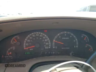 2002 Ford F-150 XL z VIN 1FTRX17W52NB81525, wystawiony jako Copart lot #57981075 z przebiegiem 236 673 mil mil oraz Szkoda całkowita • Salvage title. Historia ofert i sprzedaży dostępna na DreamBid. Obrazek 9.