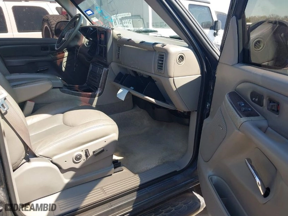 2006 GMC Yukon Denali with VIN 1GKEK63U36J163458, listed as a IAAI auction lot 41745840 with 276,307 mi miles. Bid and sale history available at carsss.com. Image 5.