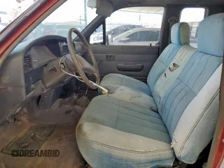 1990 Toyota Pickup DLX z VIN JT4VN13D5L5037936, wystawiony jako Copart lot #57442565 z przebiegiem 311 903 mil mil oraz Czysty tytuł • Clean title. Historia ofert i sprzedaży dostępna na DreamBid. Obrazek 7.