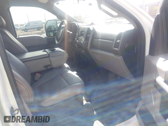 2018 Ford Super Duty F-250 SRW XL with VIN 1FT7W2BTXJEB32087, listed as a IAAI auction lot 41947573 with 188,909 mi miles. Bid and sale history available at carsss.com. Image 5.