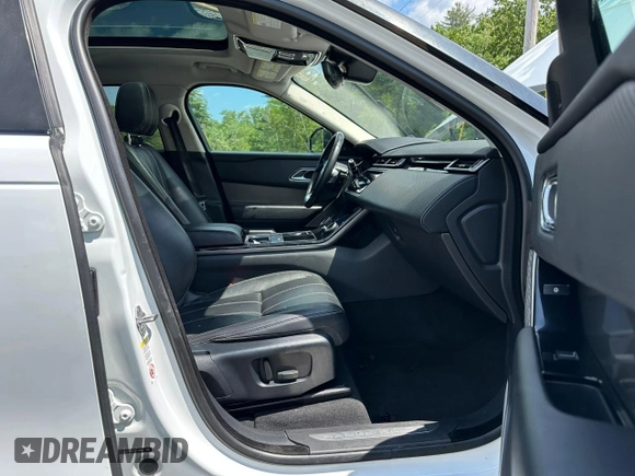 2018 Land Rover Range Rover Velar S z VIN SALYB2RV3JA746101, wystawiony jako Copart lot #64204745 z przebiegiem 69 220 mil mil oraz Czysty tytuł • Clean title. Historia ofert i sprzedaży dostępna na DreamBid. Obrazek 6.