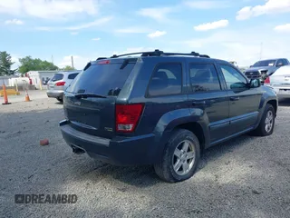 2007 Jeep Grand Cherokee Laredo z VIN 1J8HR48P57C590313, wystawiony jako IAAI lot #42306996 z przebiegiem 181 737 mil mil oraz . Historia ofert i sprzedaży dostępna na DreamBid. Obrazek 4.