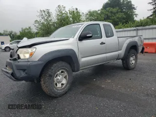 2013 Toyota Tacoma z VIN 5TFUX4EN3DX017025, wystawiony jako Copart lot #56919665 z przebiegiem 153 249 mil mil oraz Szkoda całkowita • Salvage title. Historia ofert i sprzedaży dostępna na DreamBid. Obrazek 1.