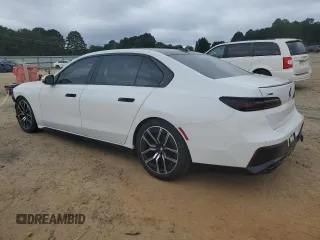 2024 BMW 7 Series 760i xDrive z VIN WBA33EJ09RCP10880, wystawiony jako Copart lot #69493304 z przebiegiem 2 203 mil mil oraz Szkoda całkowita • Salvage title. Historia ofert i sprzedaży dostępna na DreamBid. Obrazek 2.