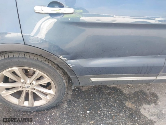 2018 Ford Explorer Limited with VIN 1FM5K7F8XJGB64639, listed as a IAAI auction lot 41190311 with 101,797 mi miles. Bid and sale history available at carsss.com. Image 6.