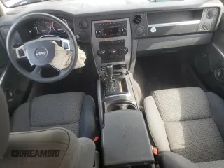 2008 Jeep Commander Sport z VIN 1J8HG48KX8C149885, wystawiony jako Copart lot #55042915 z przebiegiem 243 357 mil mil oraz Czysty tytuł • Clean title. Historia ofert i sprzedaży dostępna na DreamBid. Obrazek 8.