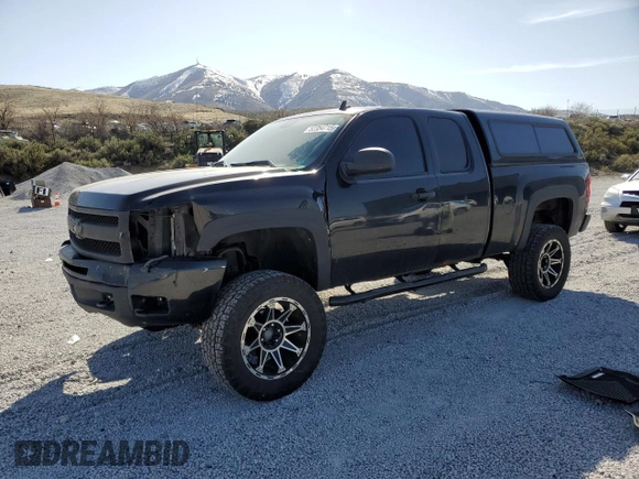2011 Chevrolet Silverado 1500 LT with VIN 1GCRKSE30BZ401059, listed as a Copart auction lot 52354715 with 200,014 mi miles and Salvage Title. Bid and sale history available at DreamBid. Image 1.
