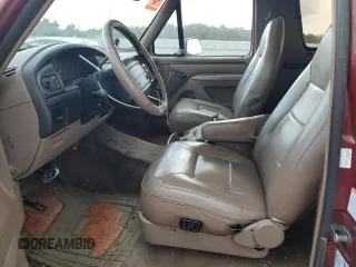 1996 Ford Bronco XL z VIN 1FMEU15N6TLA03097, wystawiony jako Copart lot #80449114 z przebiegiem 289 345 mil mil oraz Czysty tytuł • Clean title. Historia ofert i sprzedaży dostępna na DreamBid. Obrazek 7.