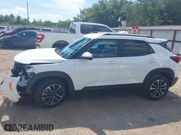 2025 Chevrolet TrailBlazer LT with VIN KL79MPSP8SB086368, listed as a IAAI auction lot 42244297 with 9,313 mi miles and . Bid and sale history available at DreamBid. Image 15.