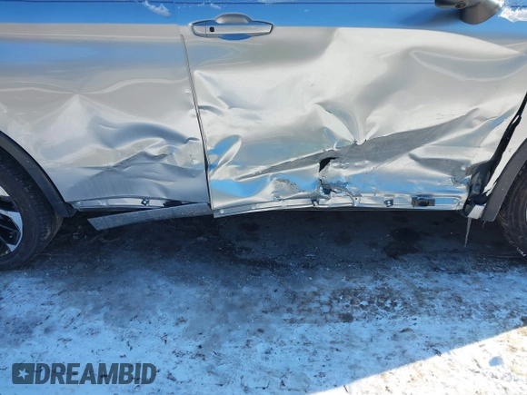 2022 Mitsubishi Outlander SEL z VIN JA4J4VA83NZ088131, wystawiony jako IAAI lot #41401945 z przebiegiem 15 617 mil mil oraz . Historia ofert i sprzedaży dostępna na DreamBid. Obrazek 6.