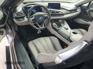 2016 BMW i8 z VIN WBY2Z2C5XGV674797, wystawiony jako Copart lot #44790384 z przebiegiem 58 006 mil mil oraz . Historia ofert i sprzedaży dostępna na DreamBid. Obrazek 8.