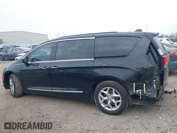 2018 Chrysler Pacifica Touring L Plus z VIN 2C4RC1EG7JR158093, wystawiony jako IAAI lot #41790088 z przebiegiem 116 772 mil mil oraz . Historia ofert i sprzedaży dostępna na DreamBid. Obrazek 15.