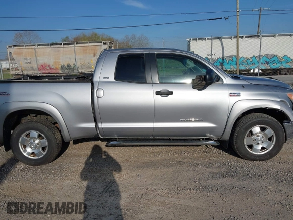 2008 Toyota Tundra 4WD Truck with VIN 5TFBV54148X073823, listed as a IAAI auction lot 42017595 with 33,107 mi miles. Bid and sale history available at carsss.com. Image 13.